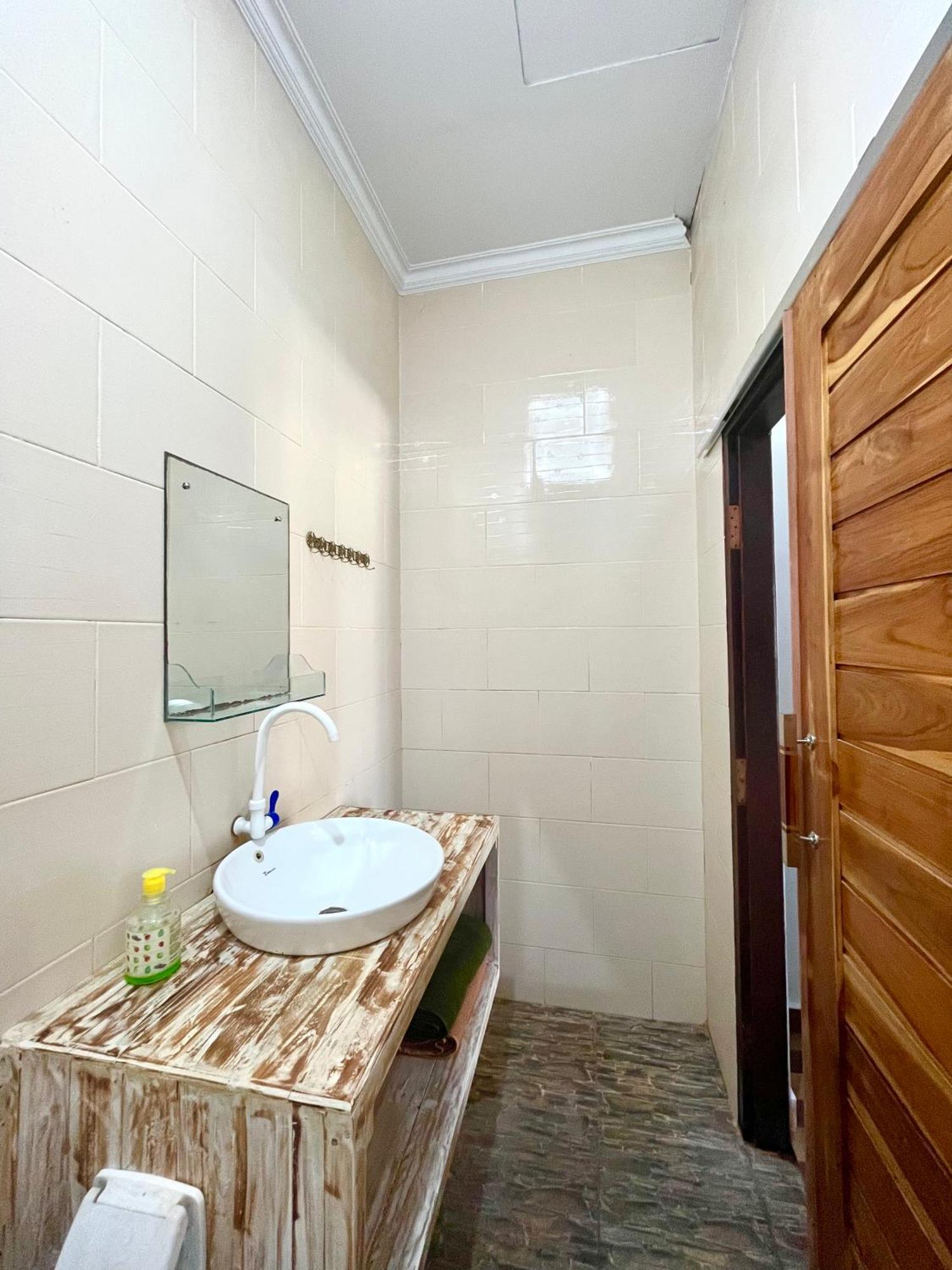 Coastal Inn Batununggul Ngoại thất bức ảnh